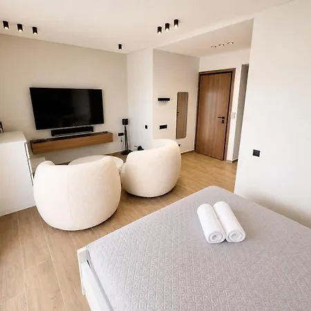 The Premium Kalamaria - Metro & Promenade *